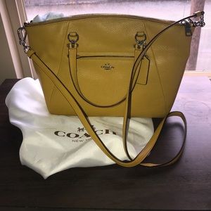 Beautiful NEW COACH Purse